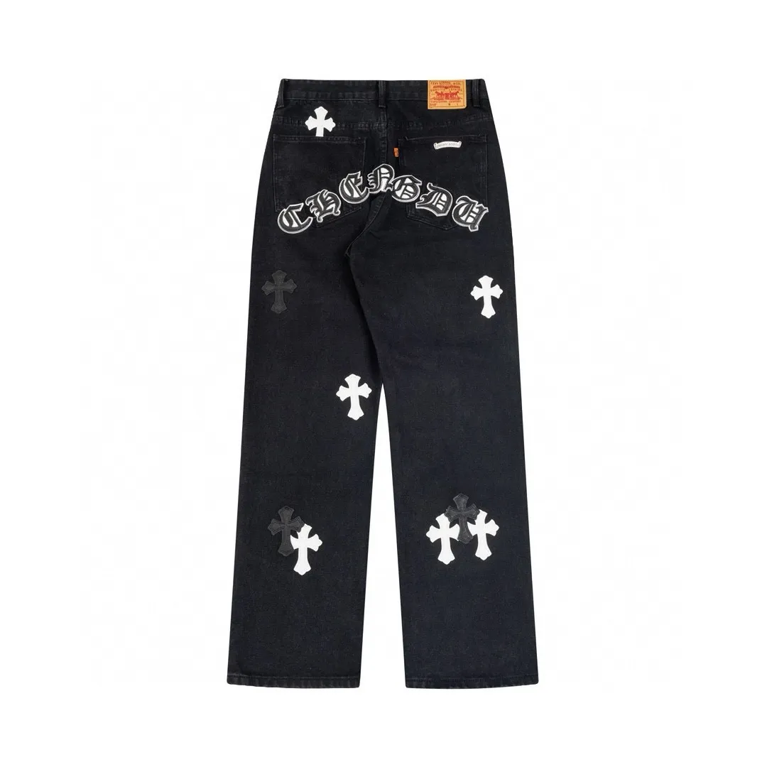 P220 💰 Chrome hearts Chengdu limited new city limited jeans Chrome hearts city limited jeans Hardware customization Original development vintage levis American-made 501 black and gray base remake Levi's American 501 base imported sheepskin 925 silver remake [Top heavy industry fashion design] Consistently high-street luxury style. Speaking of this style, the Zangyin family and GU family are definitely the leading representative brands. Especially the Zangyin family has really achieved a state-of-the-art effect in creating high-street style. The unique washed material is used to create this style. The color system is already quite eye-catching. After it is decorated with patchwork cross flowers, it cleverly highlights the charm of the brand. Secondly, this style uses classic The high-waist cutting design highlights the long legs and fashionable temperament of the upper body. The brand is highly recognizable and the slim fit configuration is more suitable for daily wear. It is a product that interprets personality, fashion, and specifications at a glance. This single product is enough to make any fan excited. It can be a white T-shirt for a youthful college style, or a tight suspender for a royal style. It has strong matching ability and can be easily controlled by men.  [Materials and craftsmanship] Needless to say, this point goes without saying. As an excellent craftsman brand, Zangyin’s requirements for details and craftsmanship are really perfect. The washed color of this model has gone through so many processes, not to mention the embellishment of denim appliques. It is also purely hand-made and sewn. Just like what they believe in, only hand-made things have soul and have the meaning of wear. A top-notch heavy-duty fashionable denim item, I look forward to your perfect interpretation! ! Color: black gray size: 28 30 32 34 36